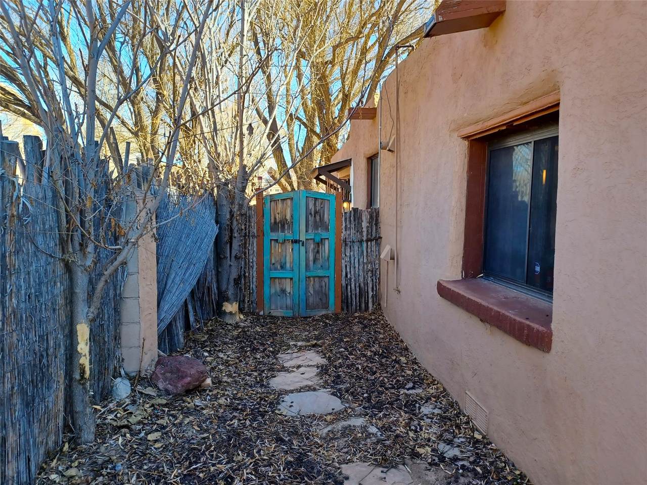 https://bt-photos.global.ssl.fastly.net/santafe/1280_boomver_2_202600460-2.jpg