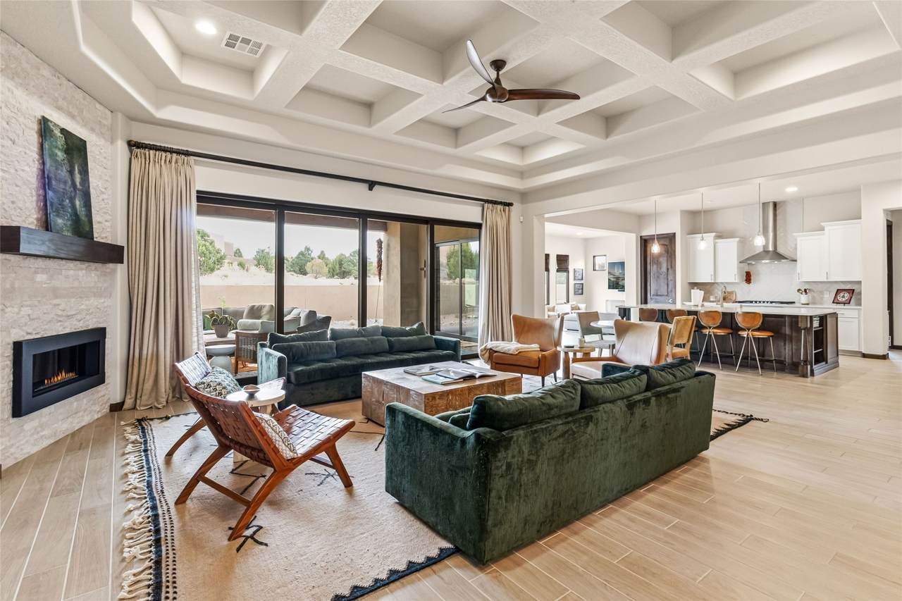 4 Delantera Court - Photo 1
