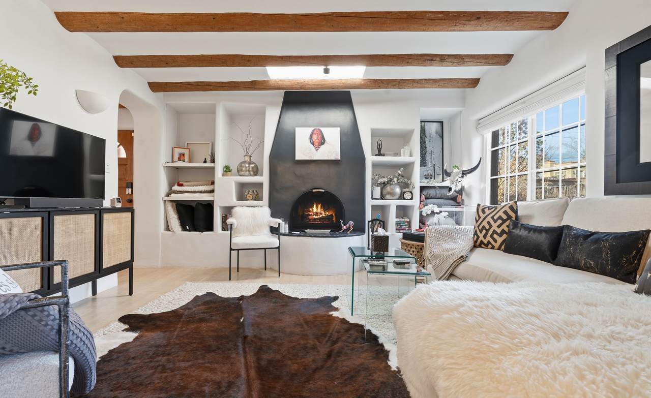 840 Palace - Photo 1