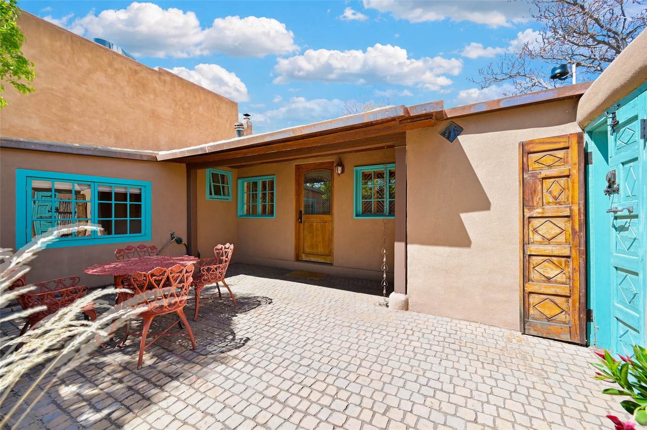 104 Jimenez Street - Photo 1