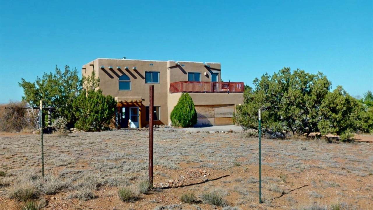https://bt-photos.global.ssl.fastly.net/santafe/1280_boomver_2_202602065-2.jpg