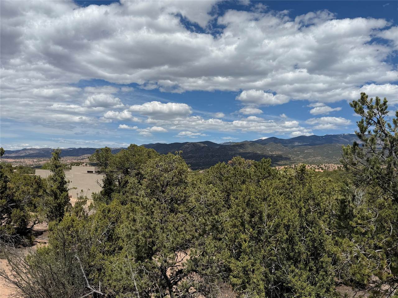 https://bt-photos.global.ssl.fastly.net/santafe/1280_boomver_2_202602088-2.jpg