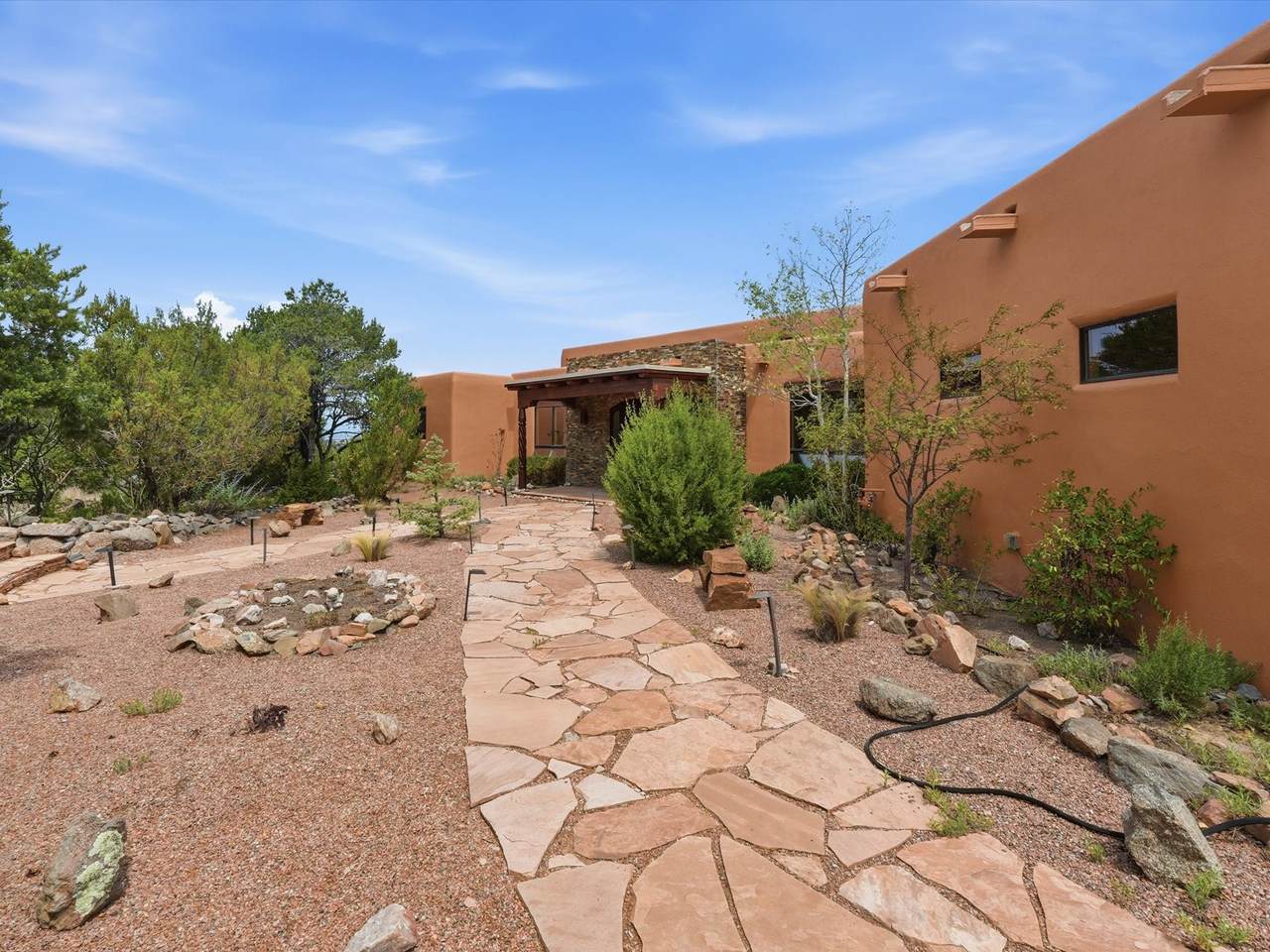 https://bt-photos.global.ssl.fastly.net/santafe/1280_boomver_2_202602996-2.jpg