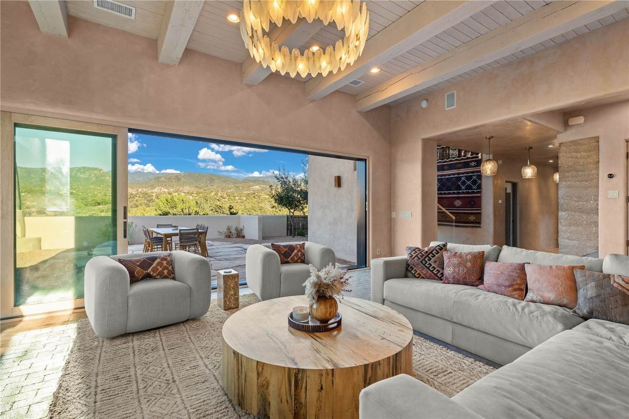 23 Lavadero Road - Photo 1