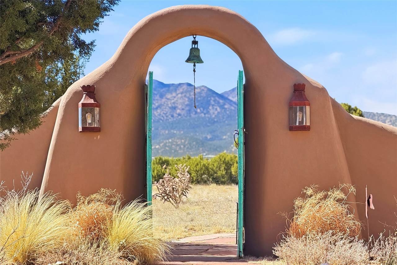 https://bt-photos.global.ssl.fastly.net/santafe/1280_boomver_2_202600539-2.jpg