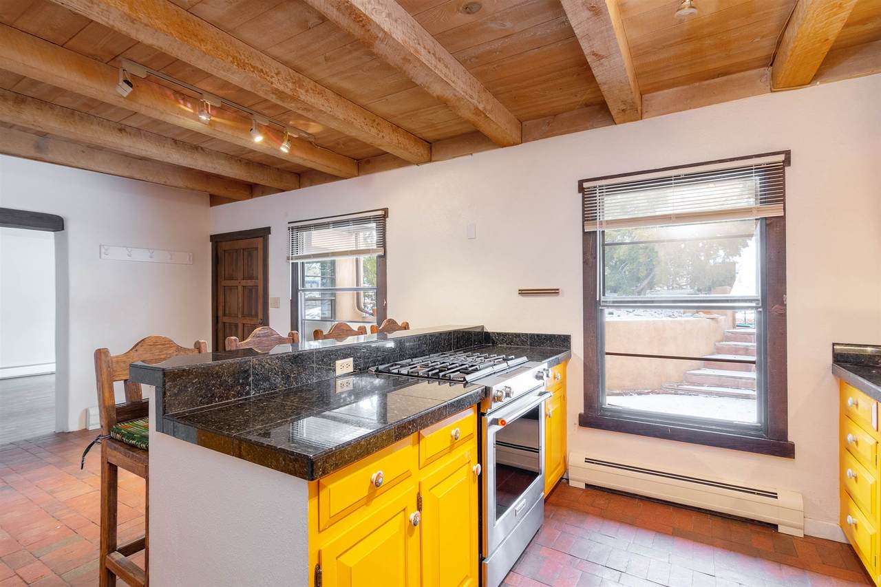 936 Los Lovatos - Photo 1