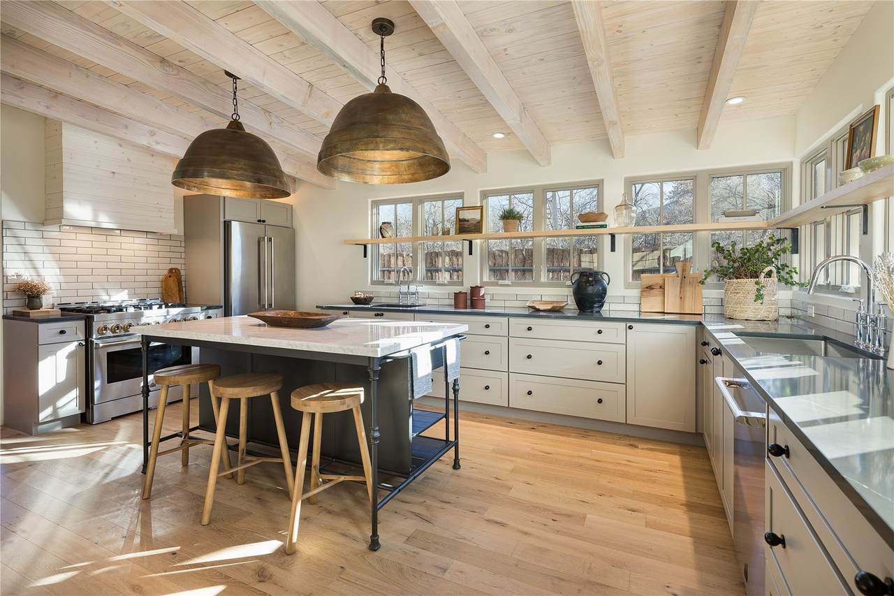 1109 Alameda Street - Photo 1
