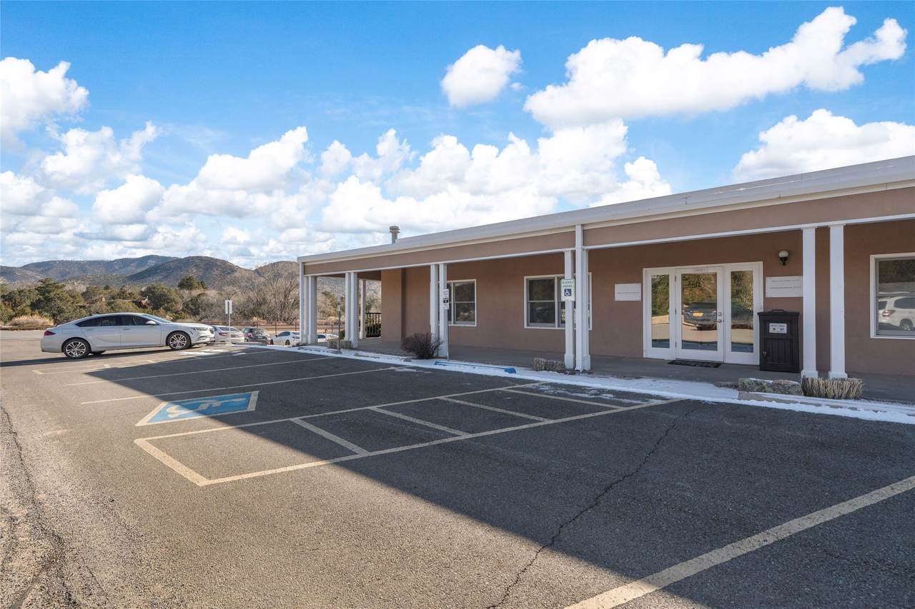 411 Saint Michaels - Photo 1