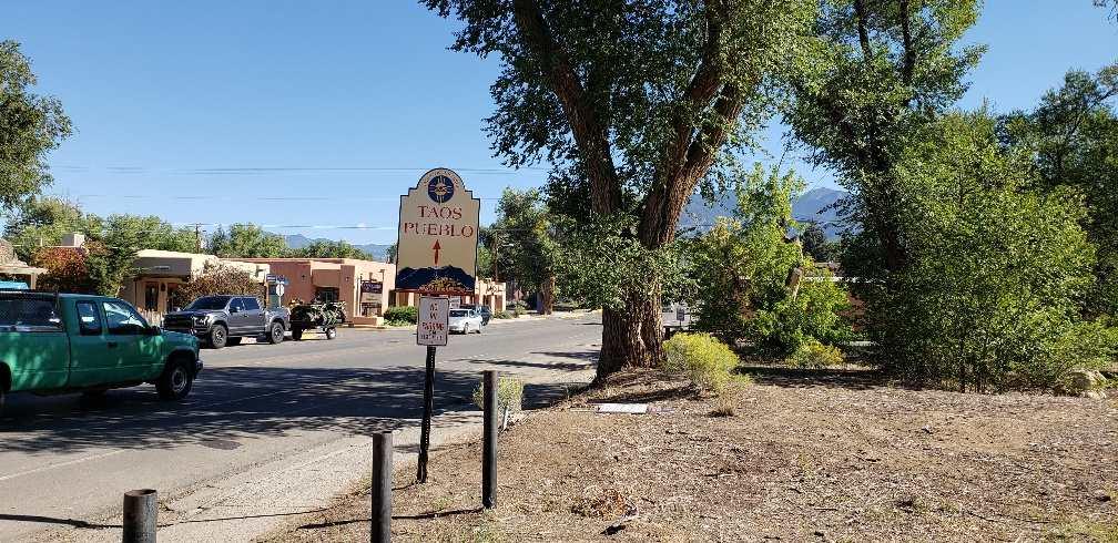 Paseo Del Pueblo Norte - Photo 1