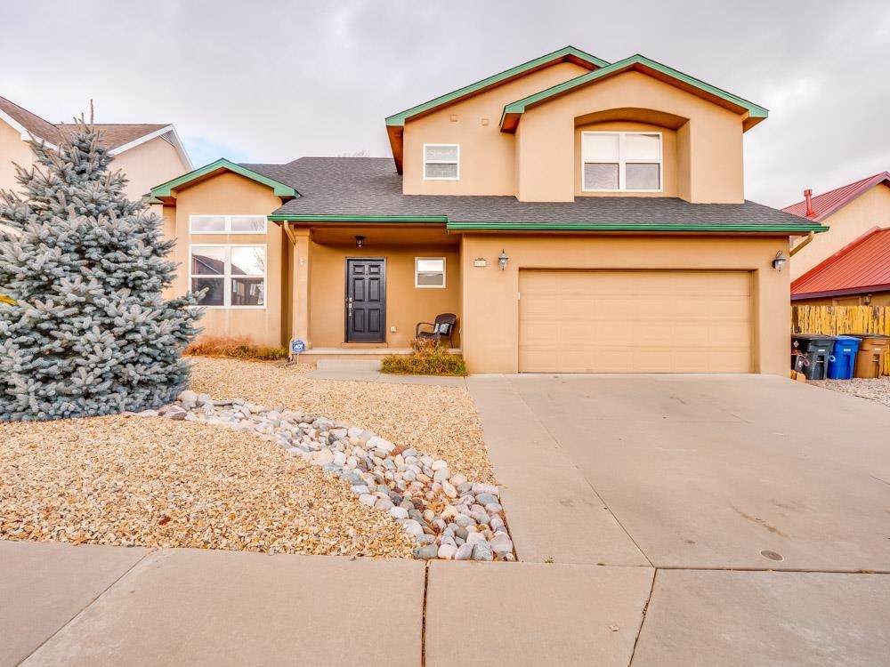 936 Estates Dr - Photo 1