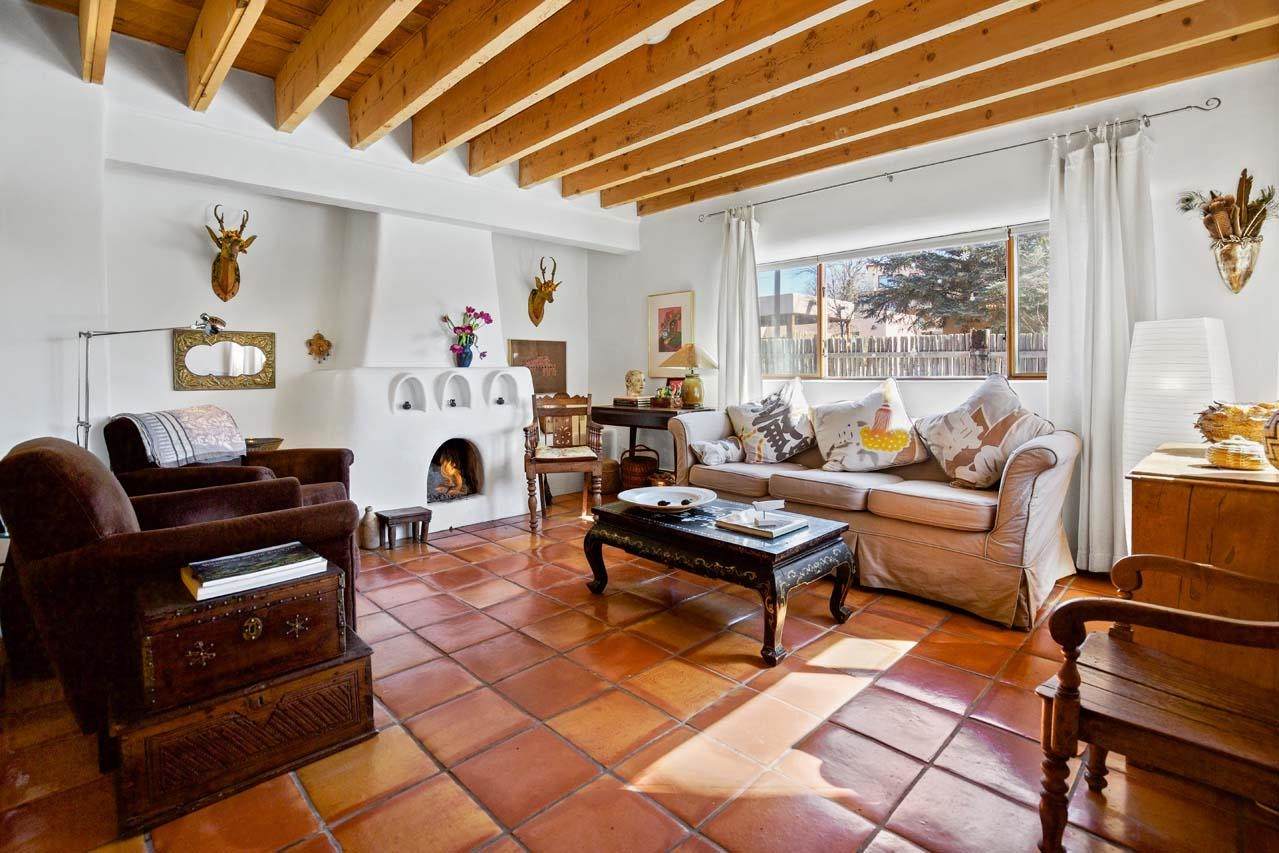 112 Roberts - Photo 1