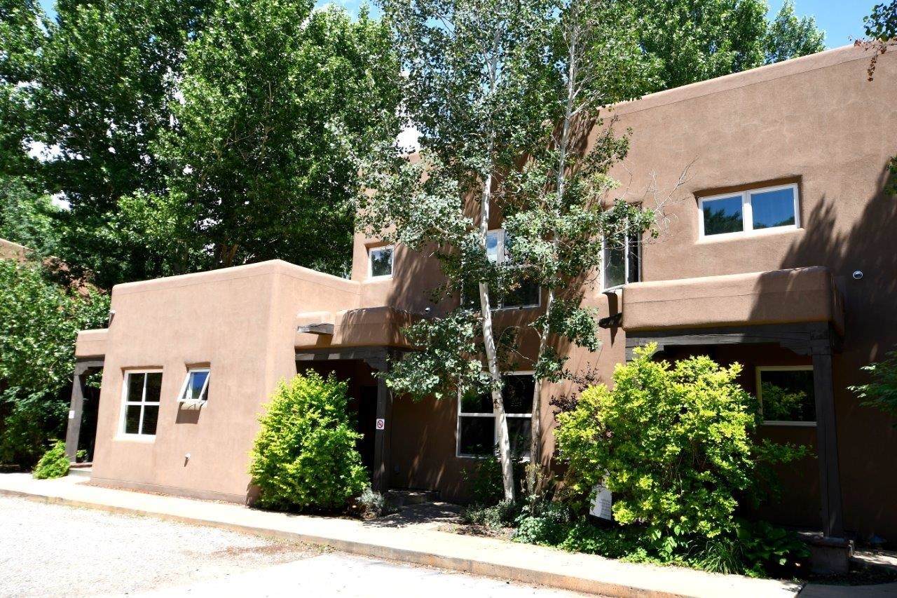208 Paseo Del Pueblo Sur - Photo 1