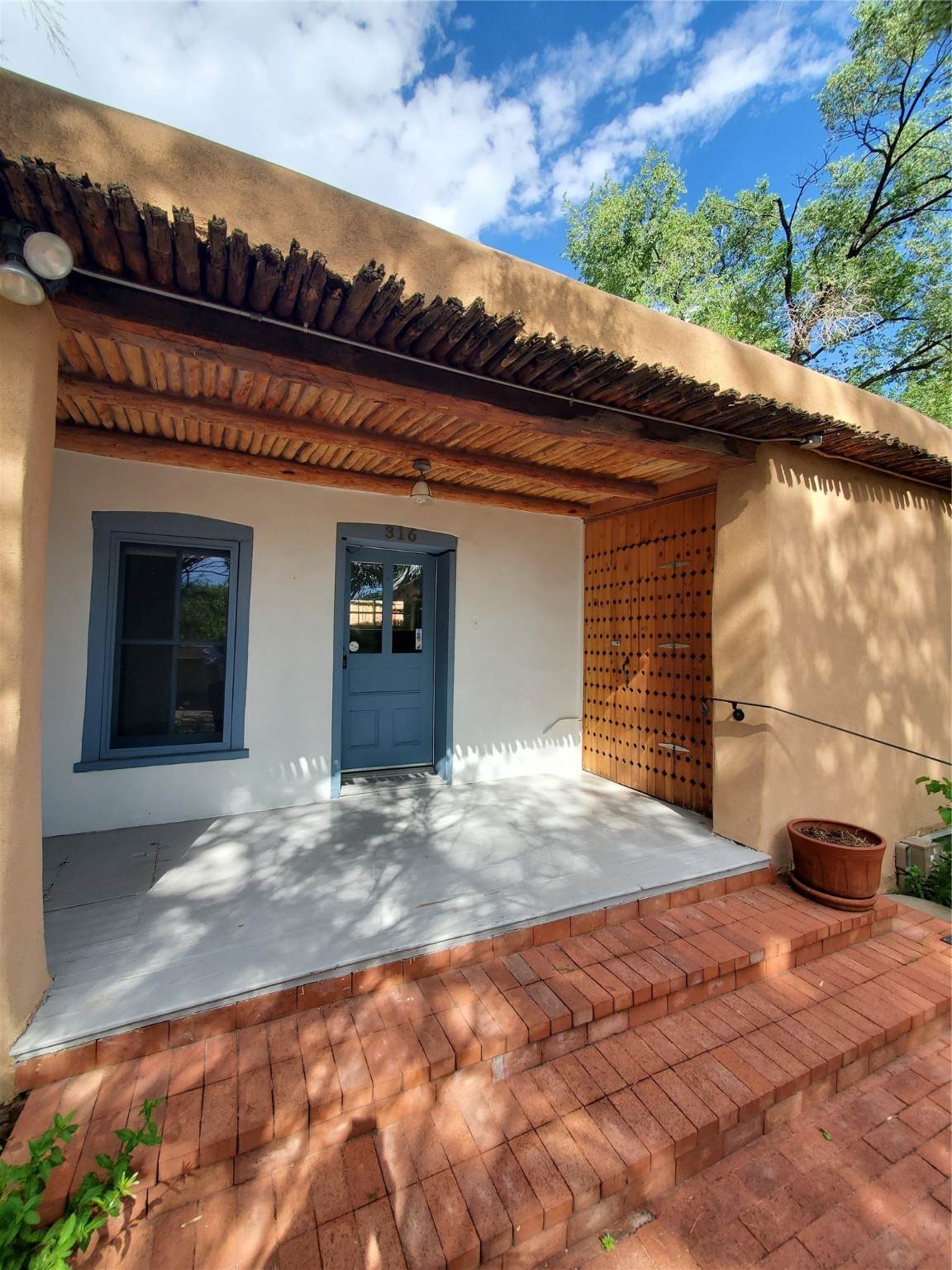 https://bt-photos.global.ssl.fastly.net/santafe/orig_boomver_1_202503072-2.jpg