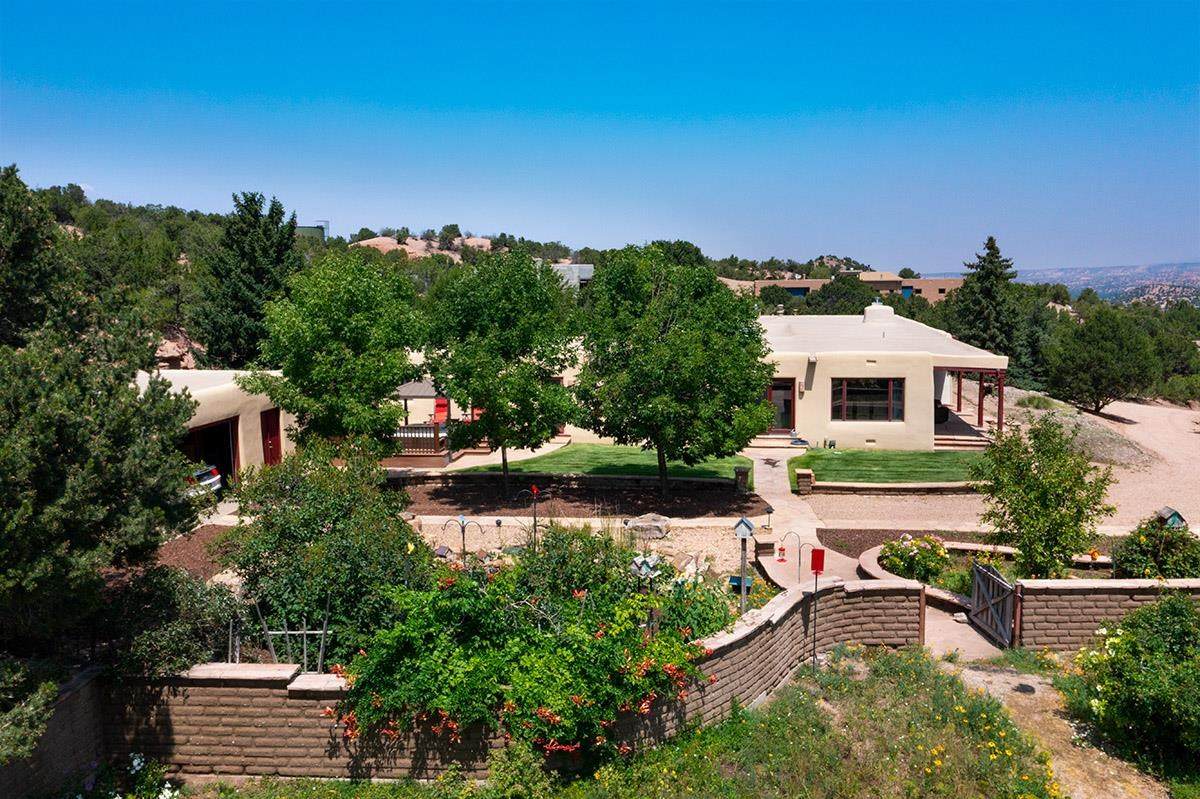 31 Lomas De Tesuque - Photo 1