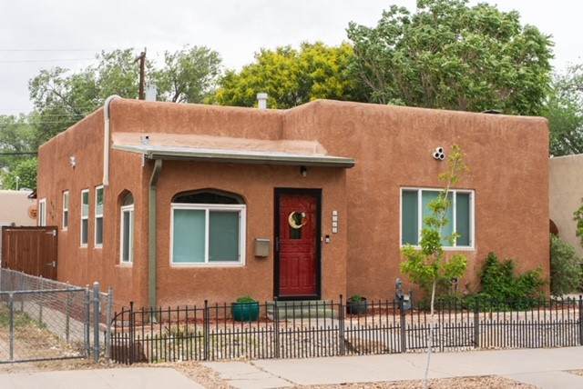 1015 Gold Avenue - Photo 1