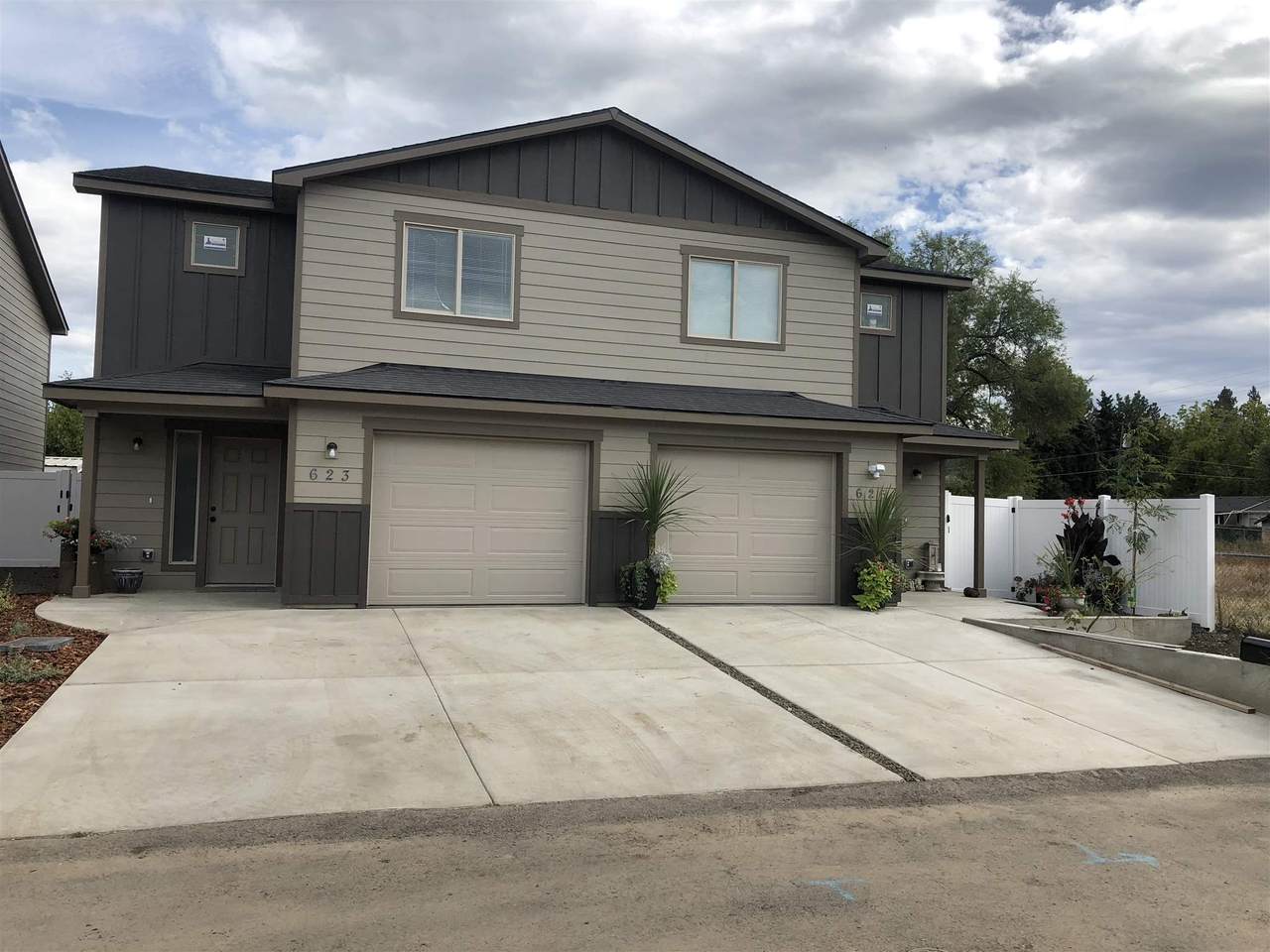 623 Chronicle Ln - Photo 1
