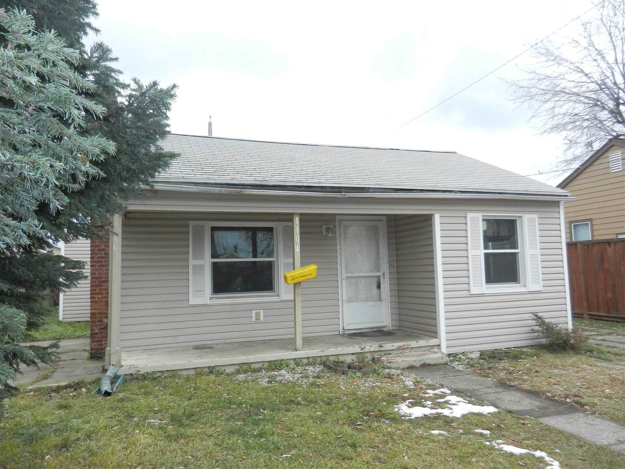 1104 E Glass Ave - Photo 1