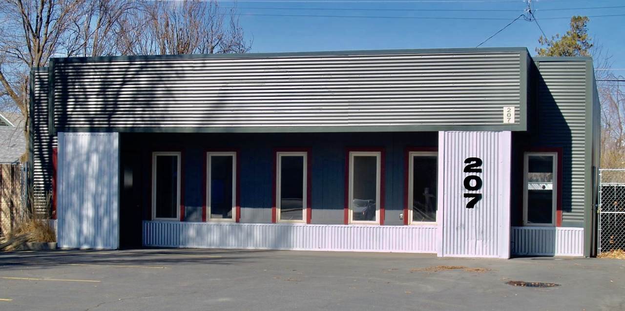 207 Queen Ave - Photo 1