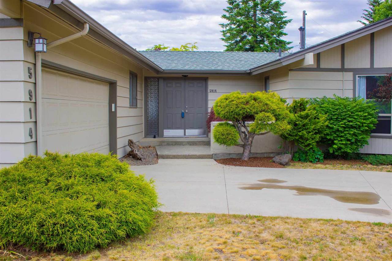 5914 Lee St - Photo 1