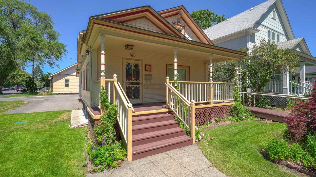 28 Augusta Ave - Photo 1