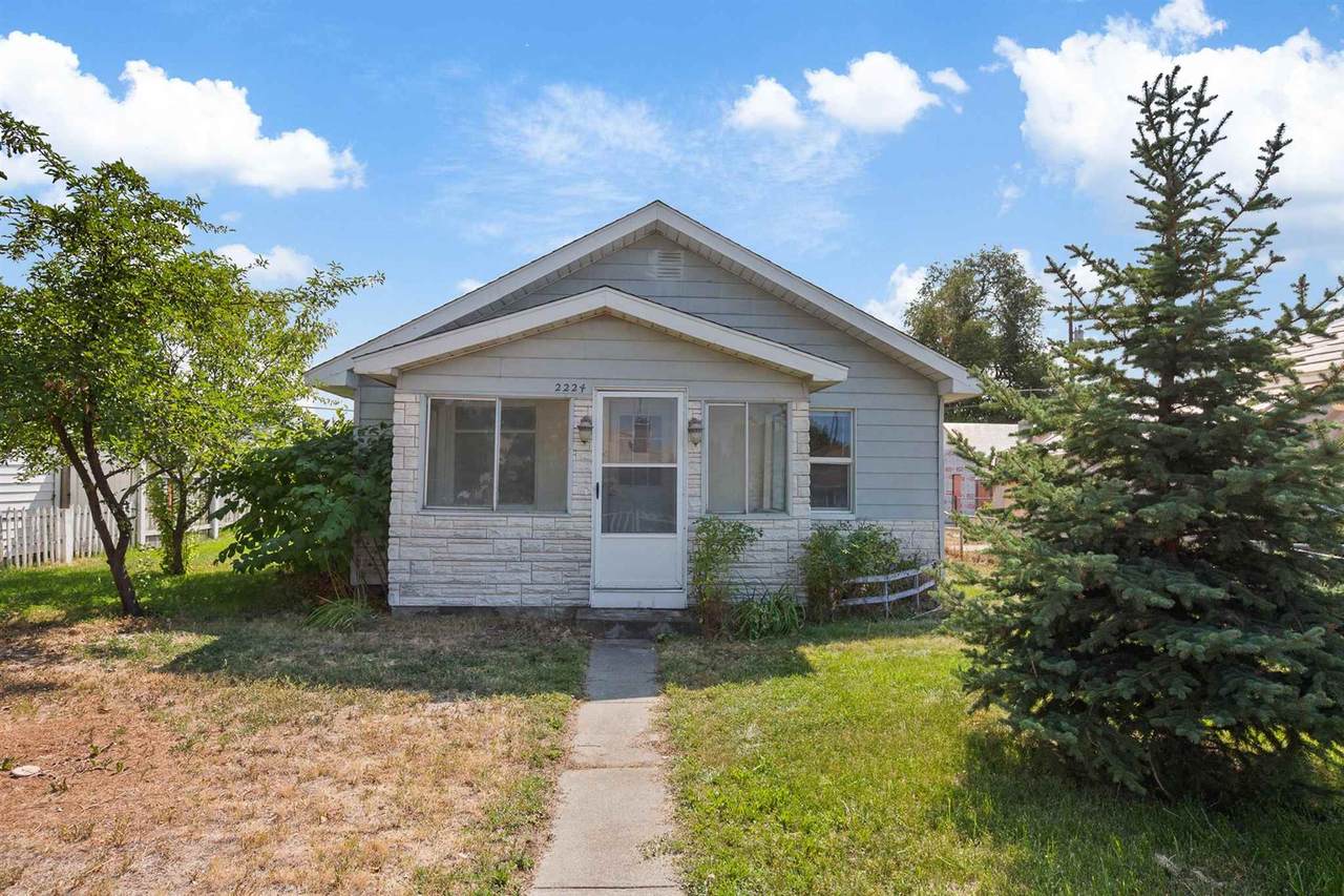 2224 Rowan Ave - Photo 1