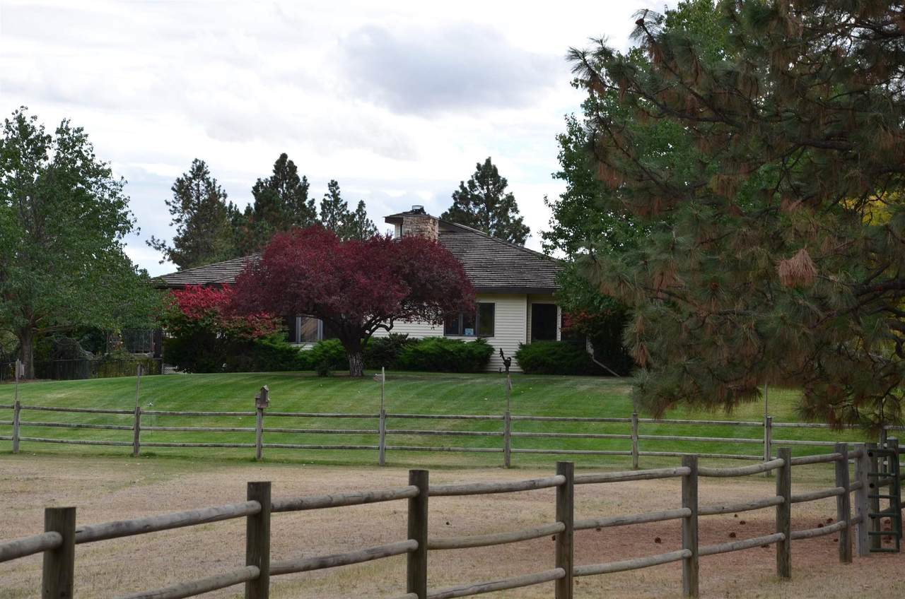 1225 Crestview Rd - Photo 1