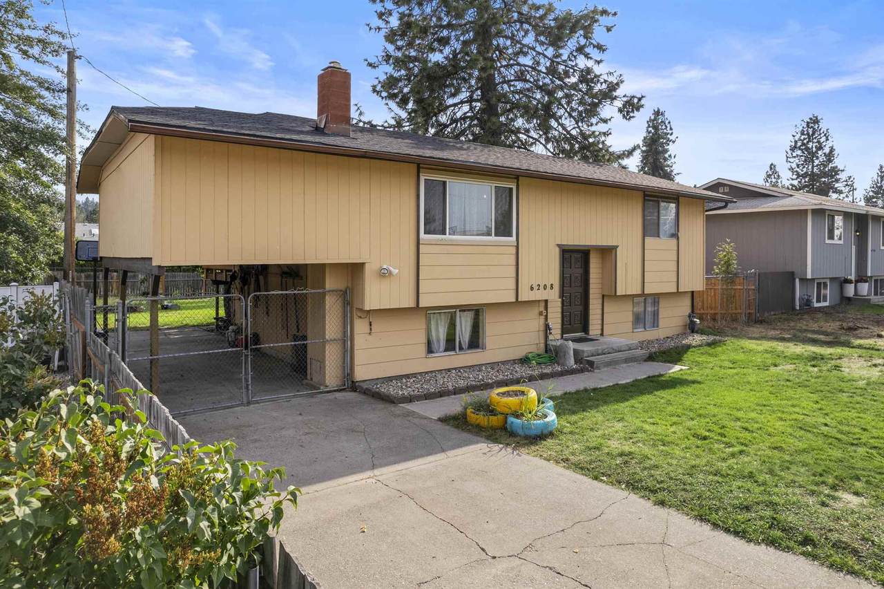6208 10th St - Photo 1