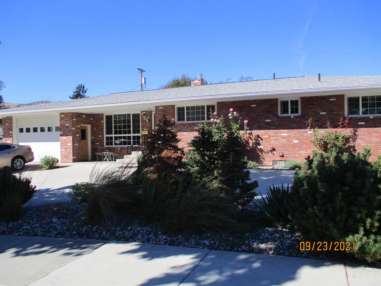 704 Central Dr - Photo 1