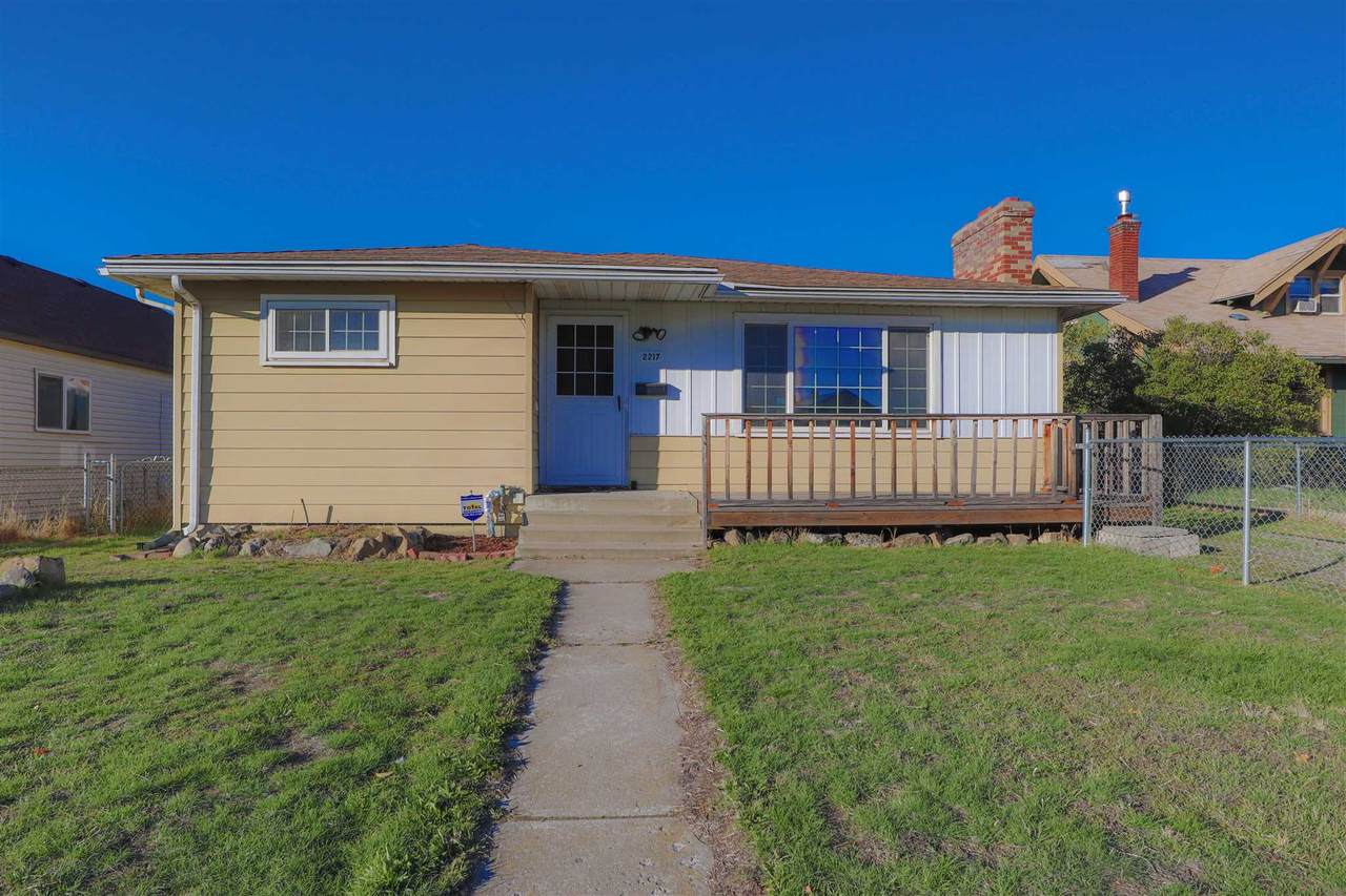 2217 Rowan Ave - Photo 1