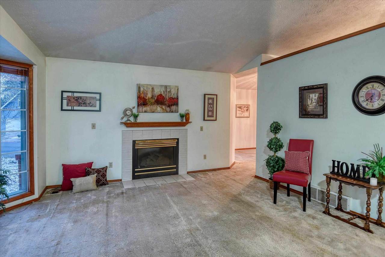 1107 Chantel Dr - Photo 1
