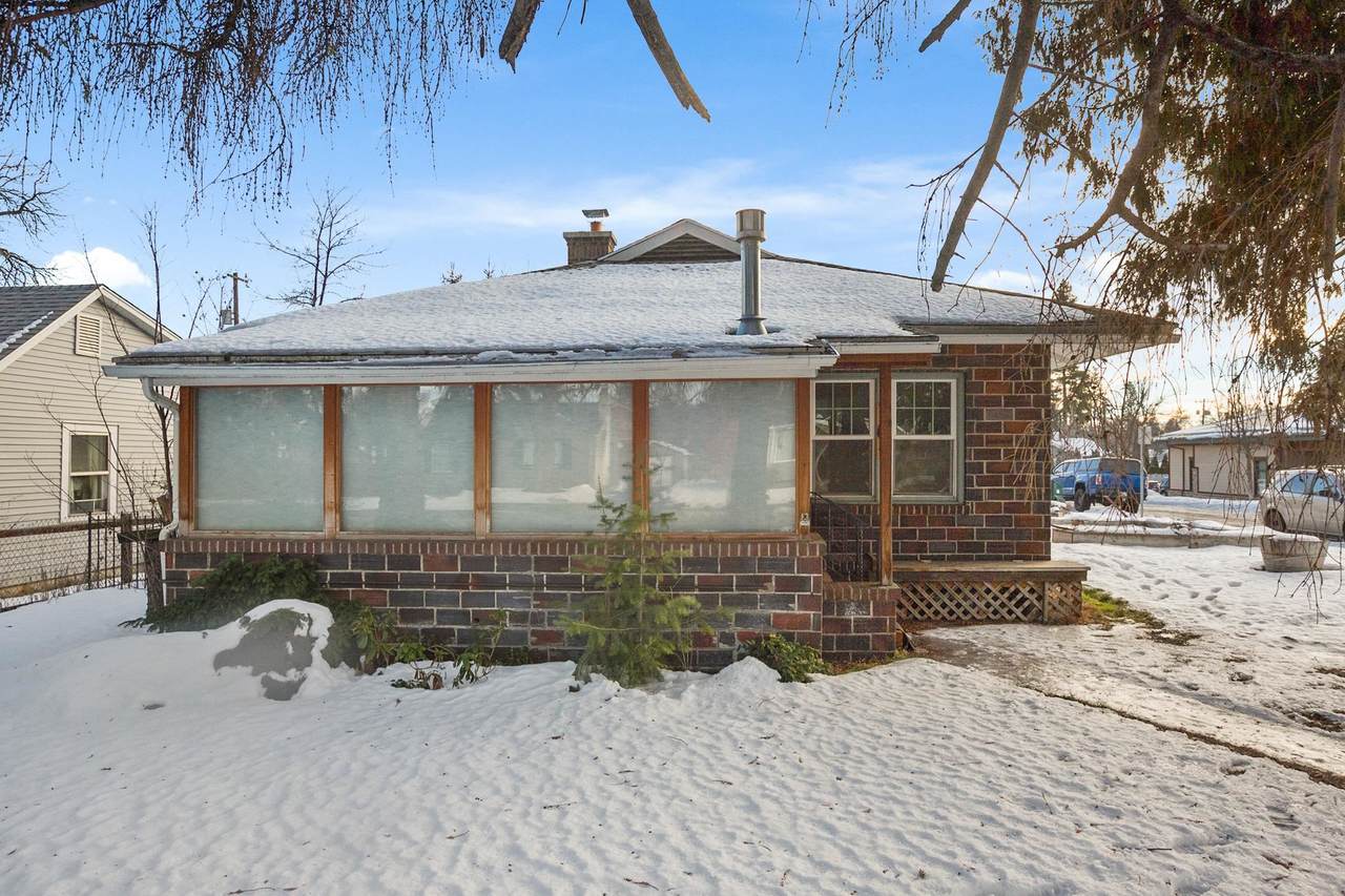 704 37th Ave - Photo 1