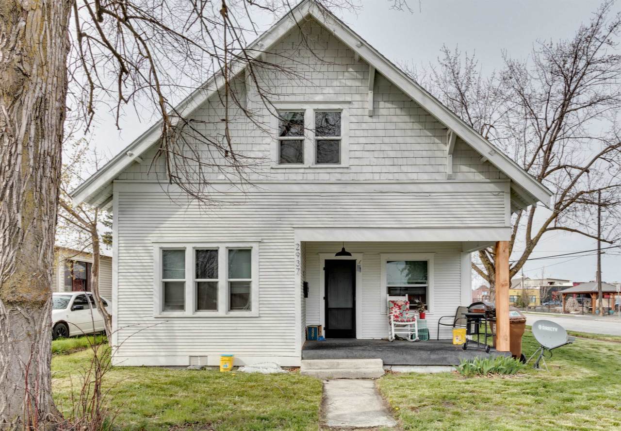 2937 Queen Ave - Photo 1