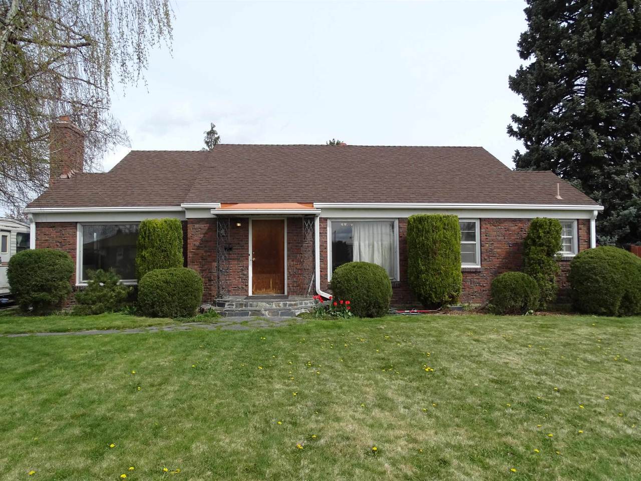 221 Everett Ave - Photo 1