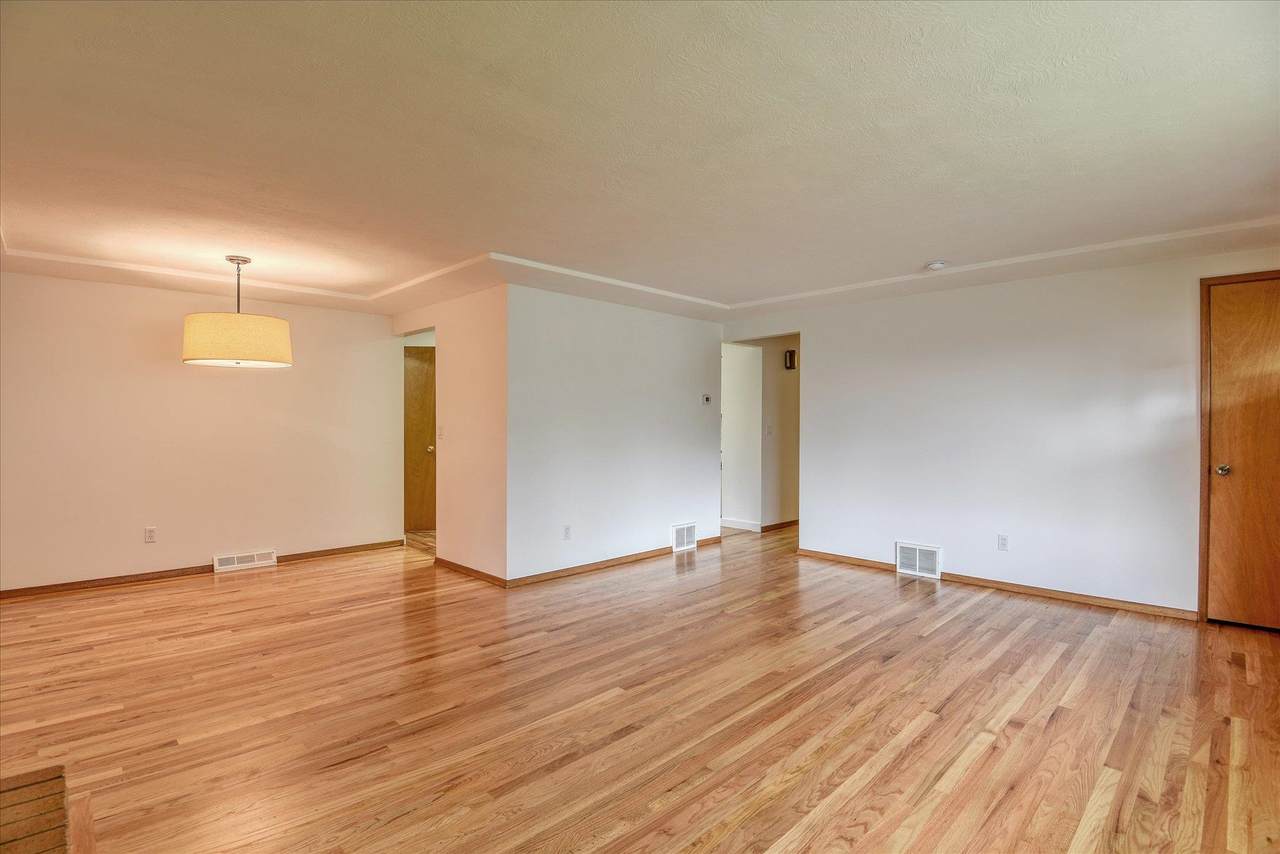 3112 Woodside Ave - Photo 1