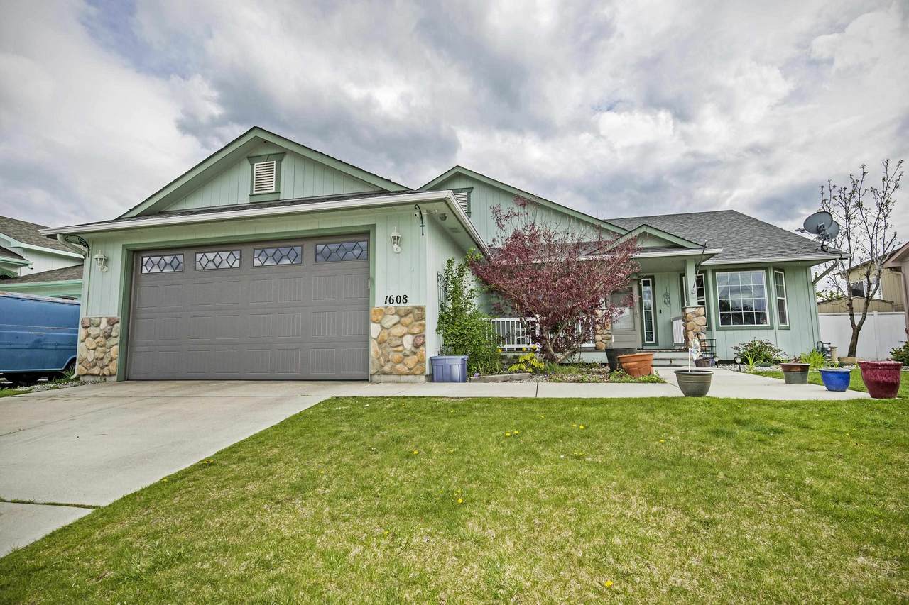 1608 Clover Ave - Photo 1