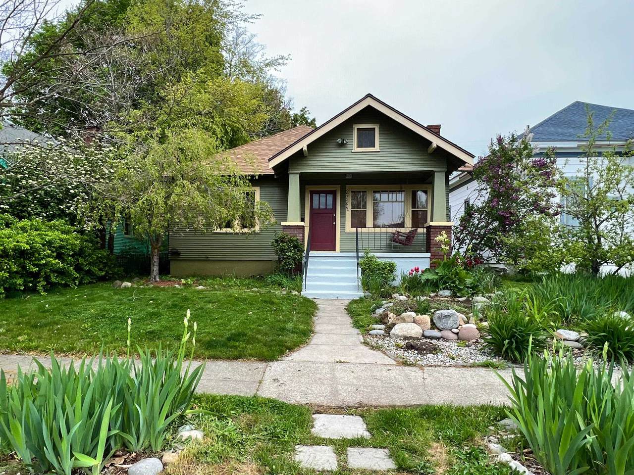 2724 Gardner Ave - Photo 1