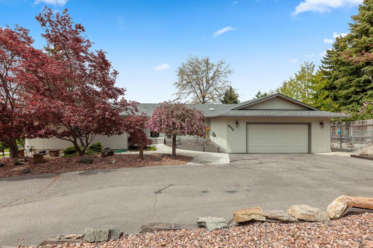 1920 Ridgemont Dr - Photo 1