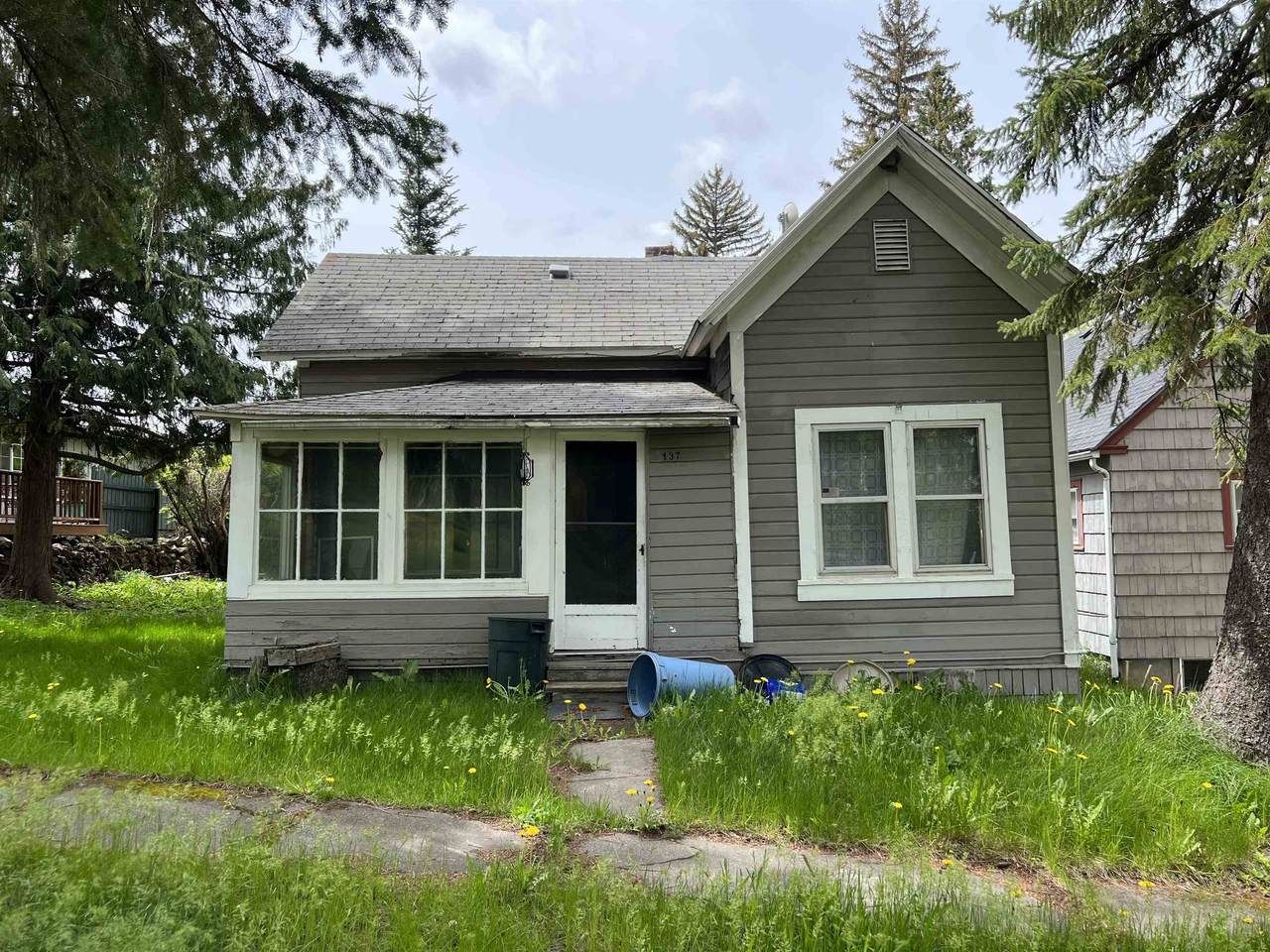 137 Howard St - Photo 1