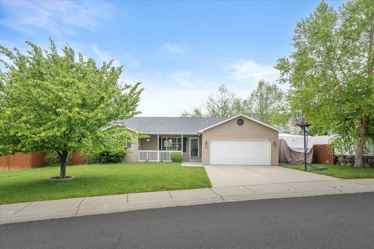 829 Fox Ridge Rd - Photo 1