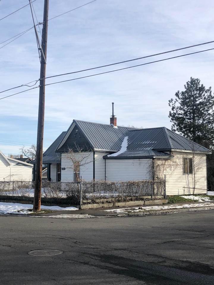 2704 Wabash Ave - Photo 1