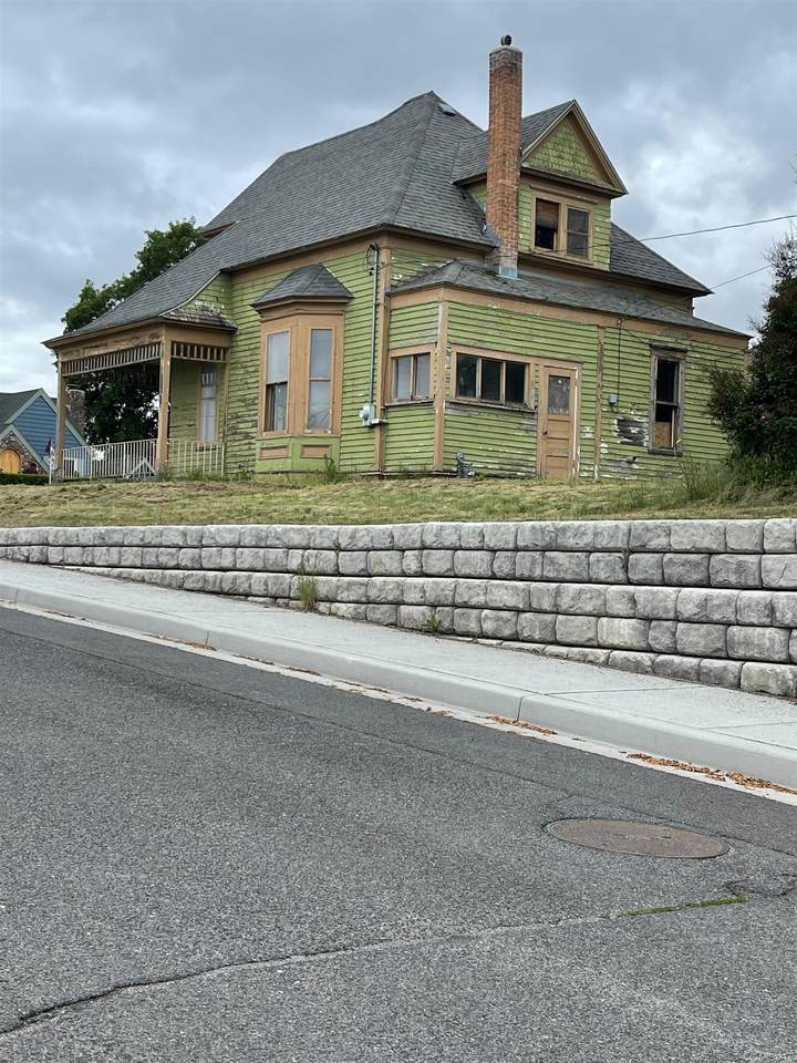 702 Marshall St - Photo 1