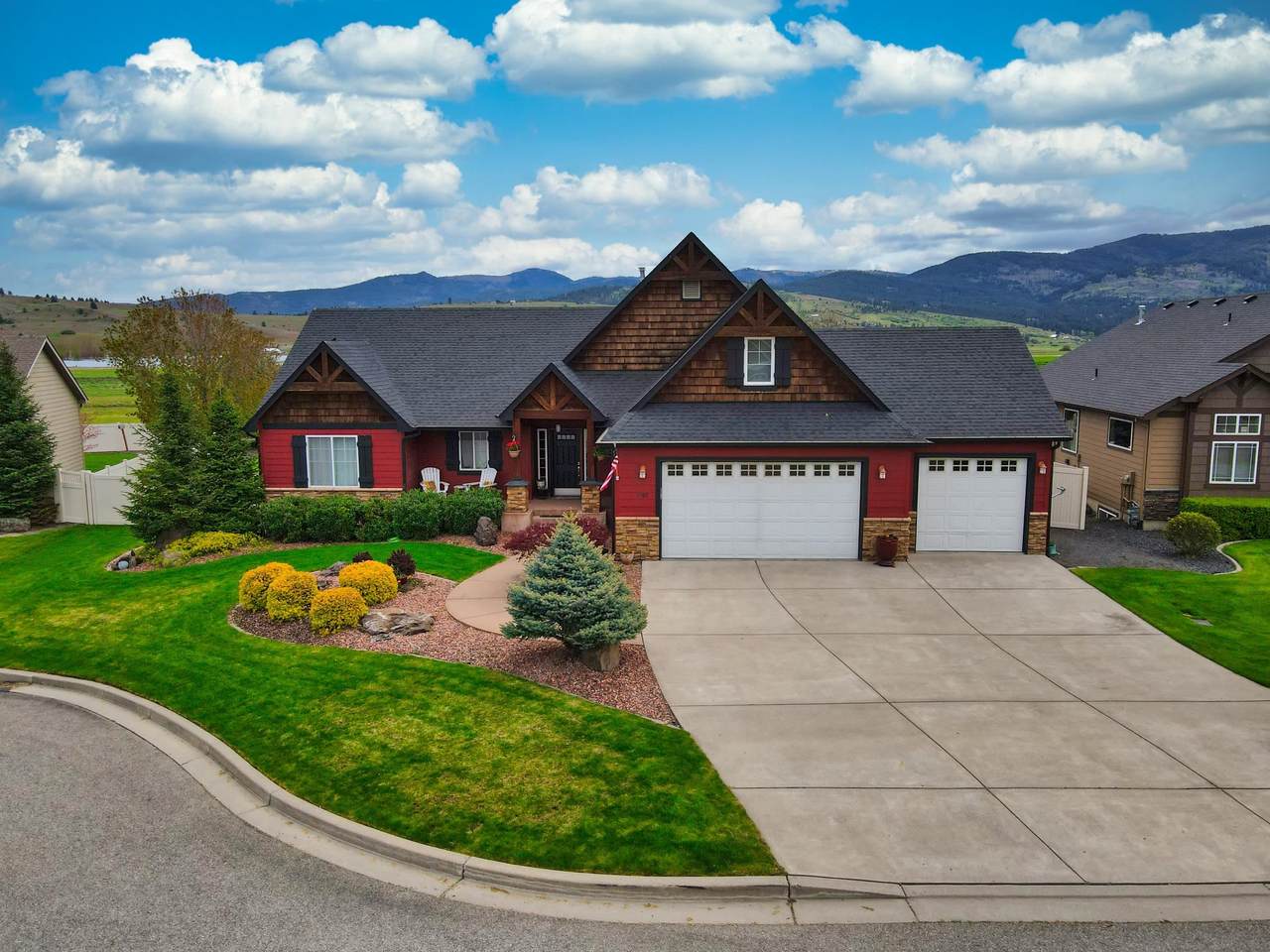 2305 Meadow Ct - Photo 1