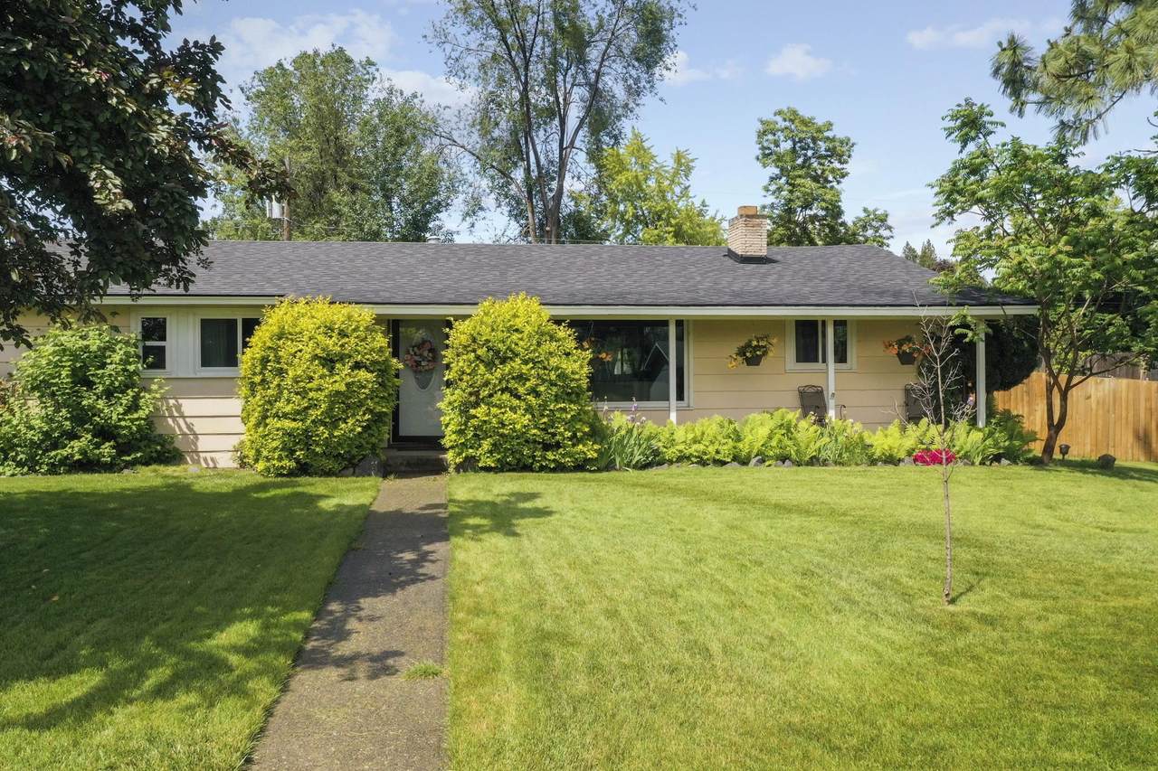 2504 Rosewood Ave - Photo 1