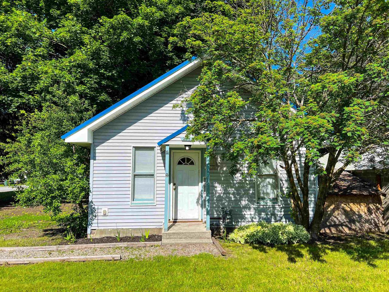 208 Victoria St - Photo 1