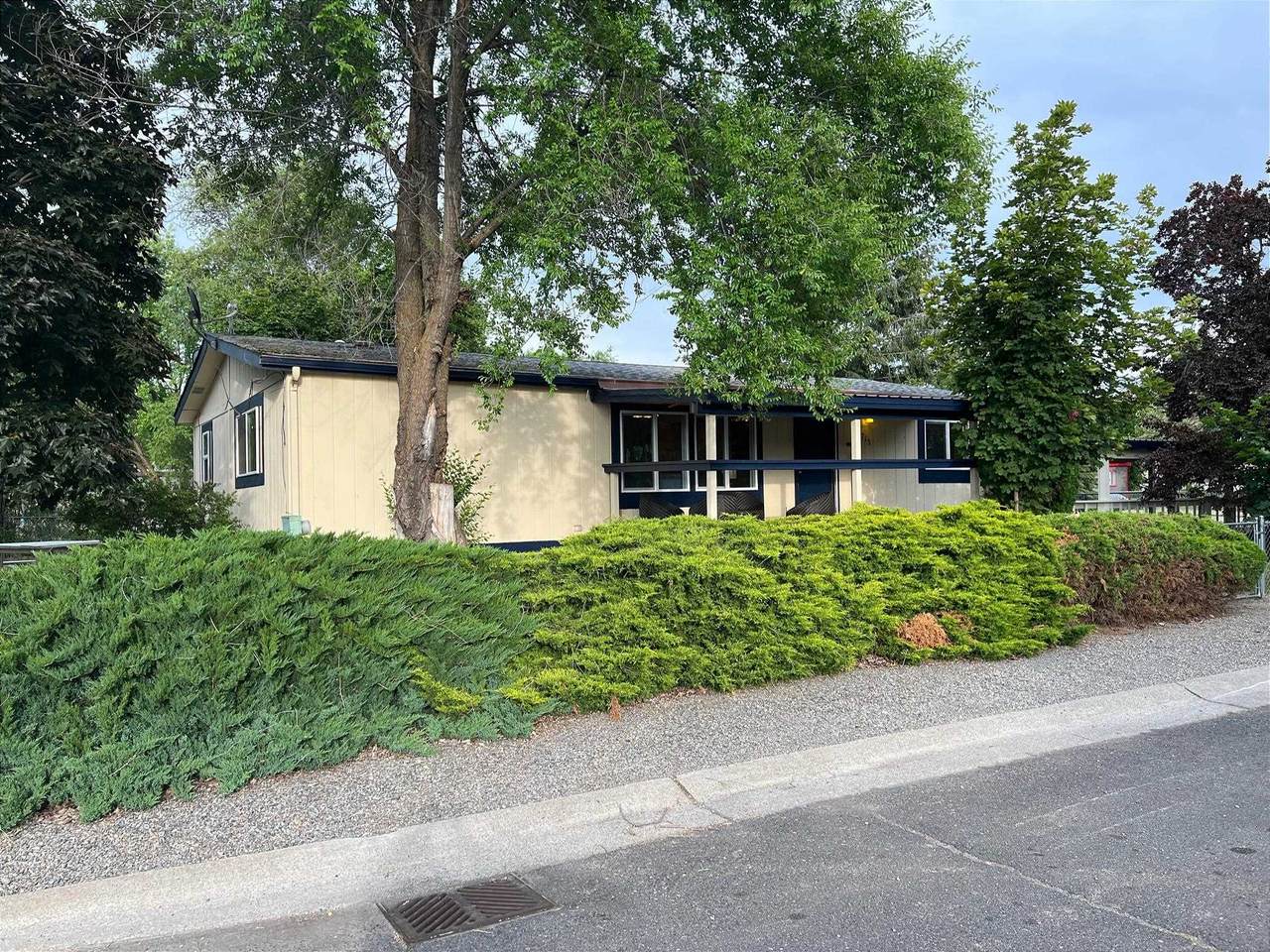 18717 Valleyway Ct - Photo 1
