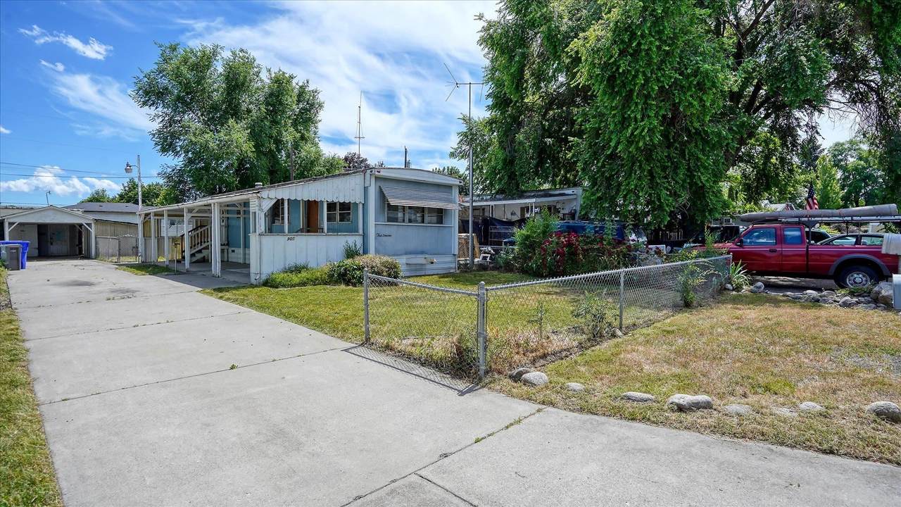 906 Bowman Rd - Photo 1