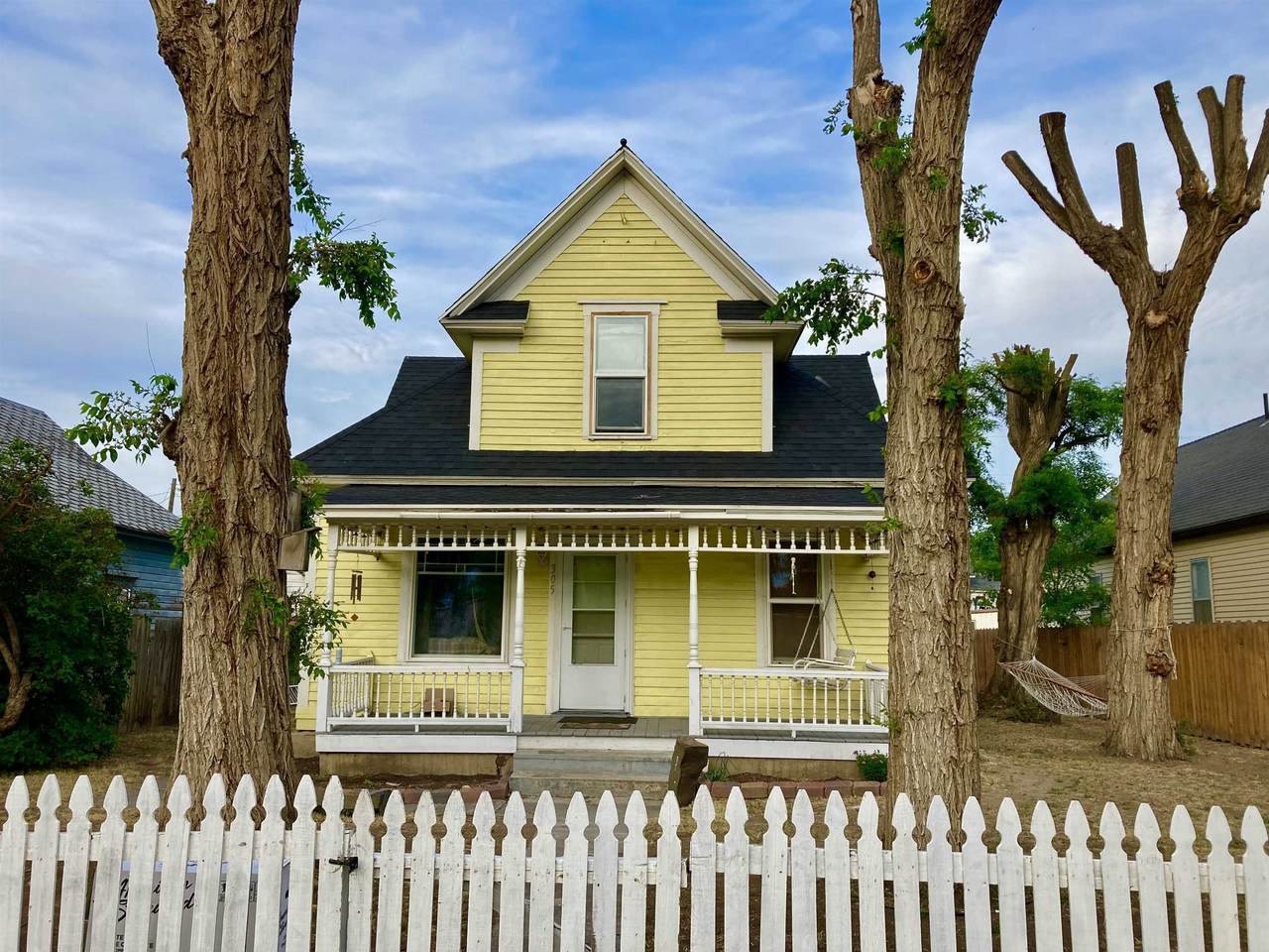 305 Alder St - Photo 1
