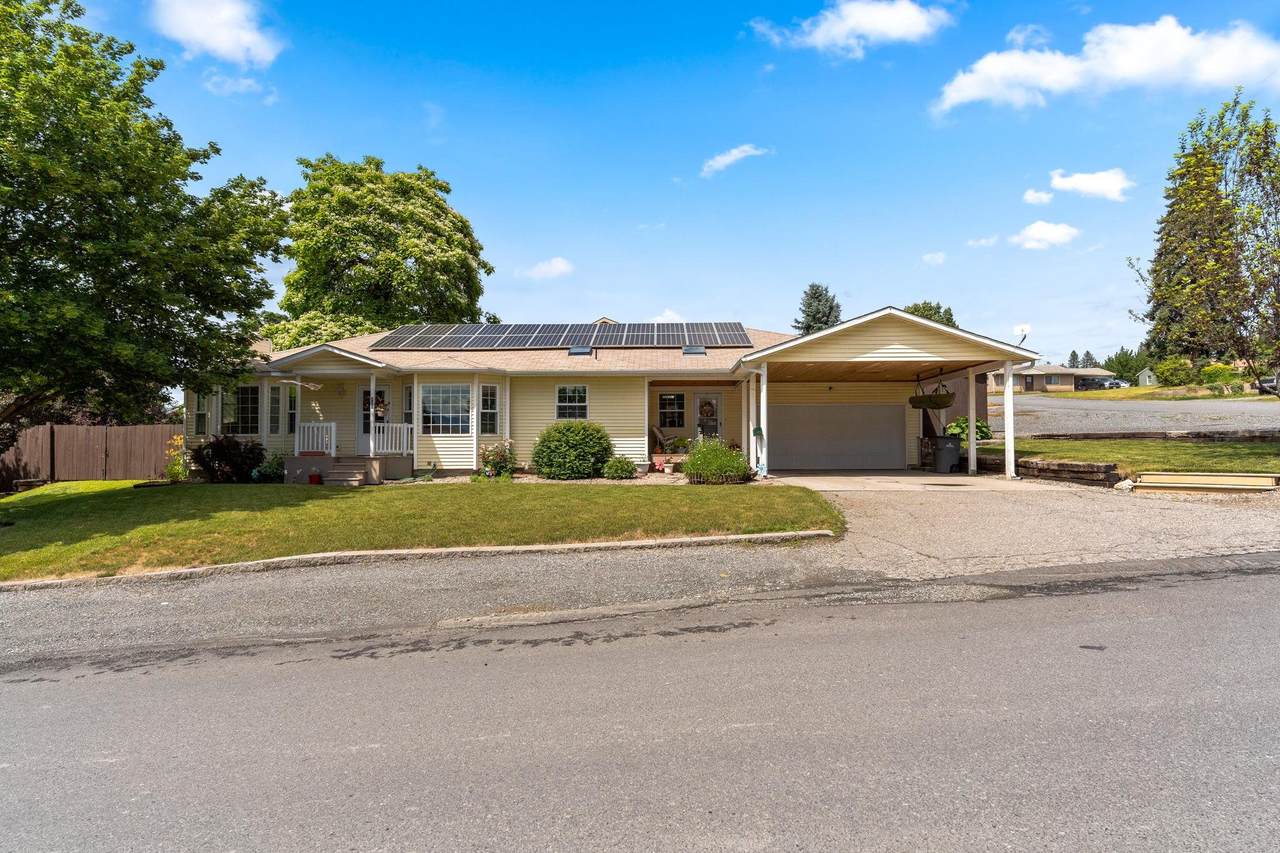 985 Forest Ave - Photo 1
