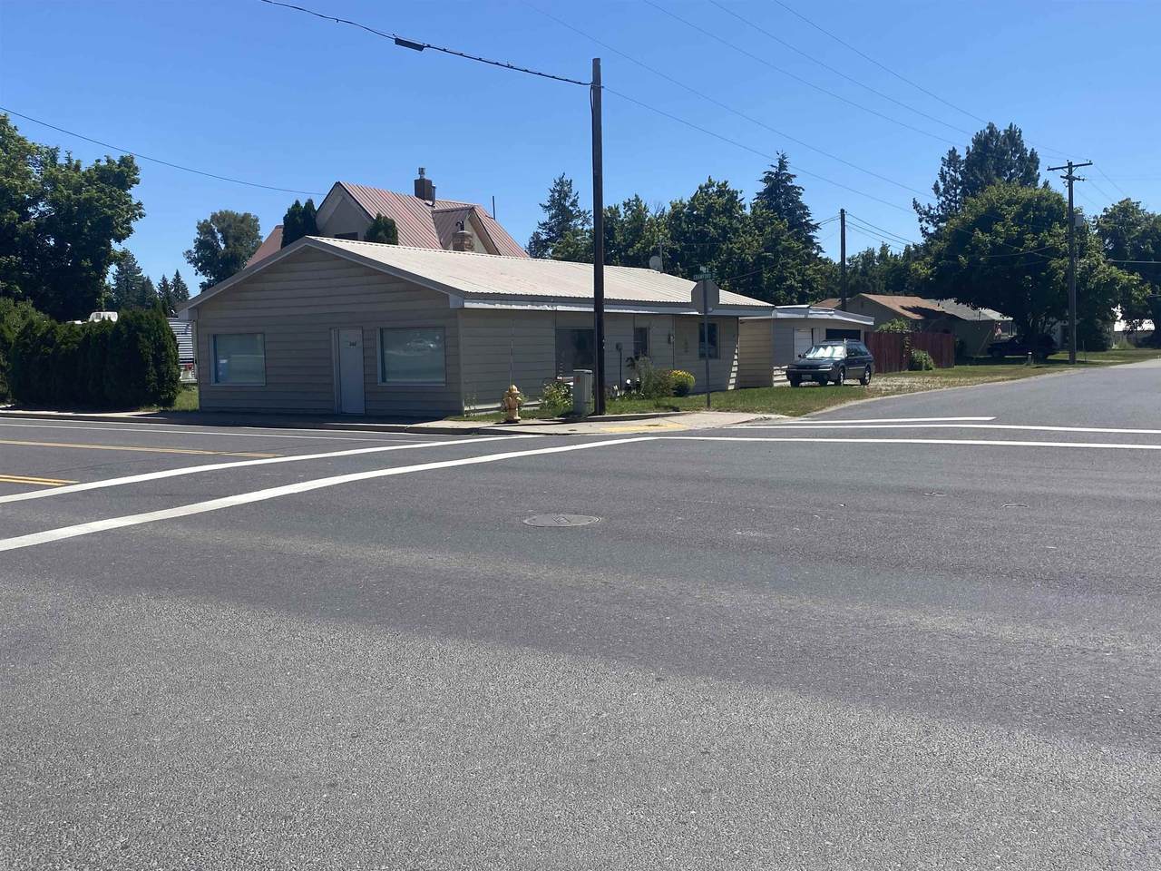 202 E Crawford Ave - Photo 1