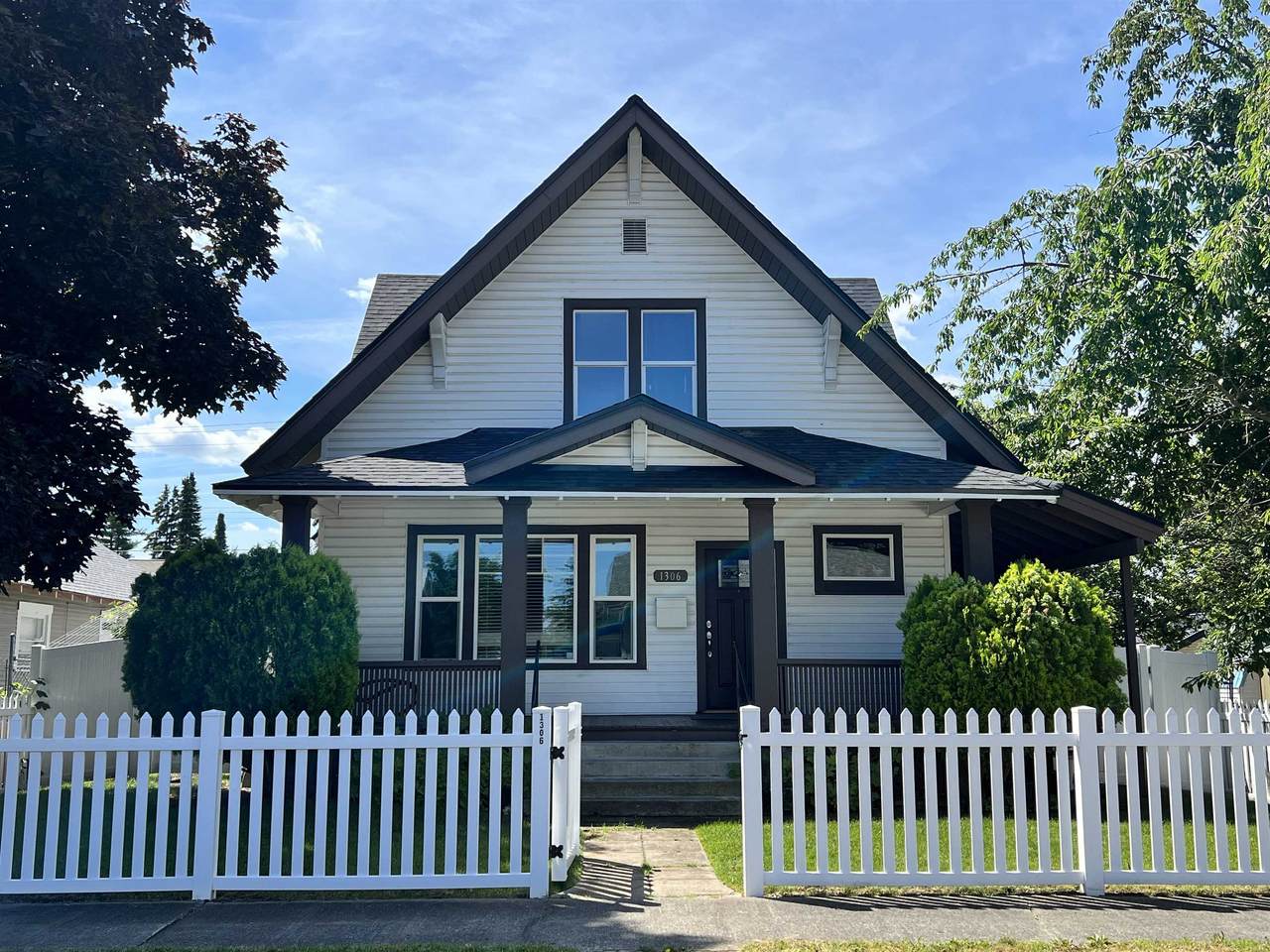 1306 Montgomery Ave - Photo 1